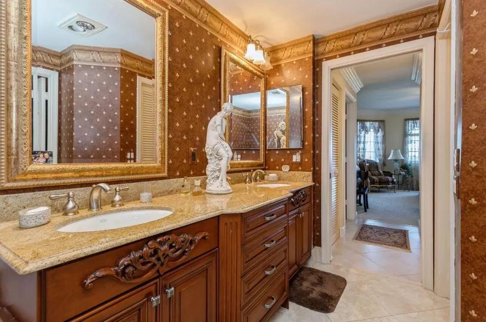 Bath - 17031 Boca Club 085a Blvd #085A, Boca Raton, FL 33487 photo 1 of 1