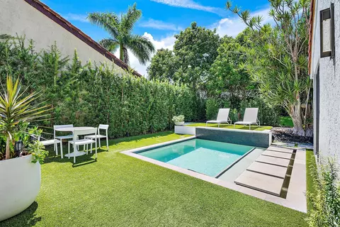 2250 NW 14th St, Delray Beach, FL 33445
