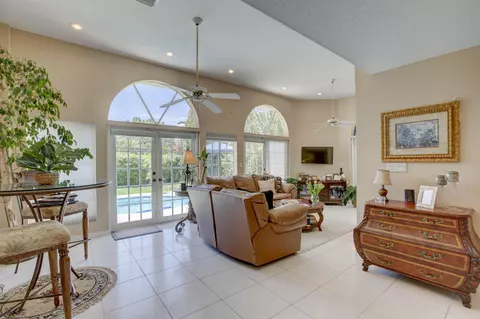 2030 NE 27 Ct, Lighthouse Point, FL 33064