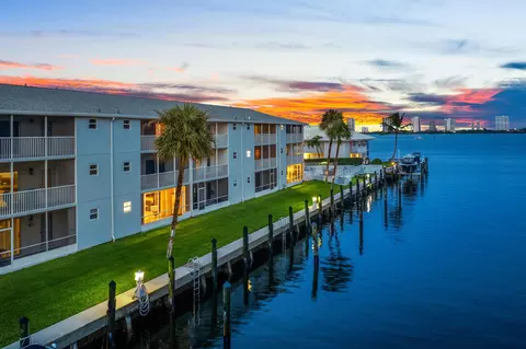 120 Lehane Ter #104, North Palm Beach, FL 33408