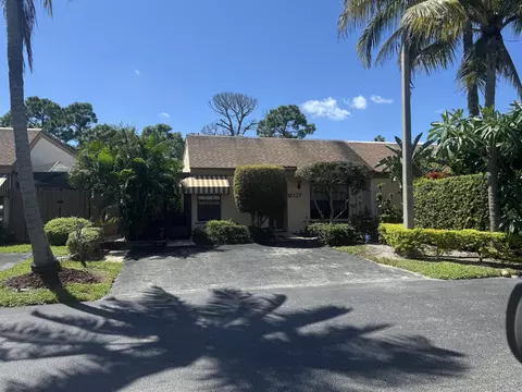 11037 Nutmeg Dr, Palm Beach Gardens, FL 33418