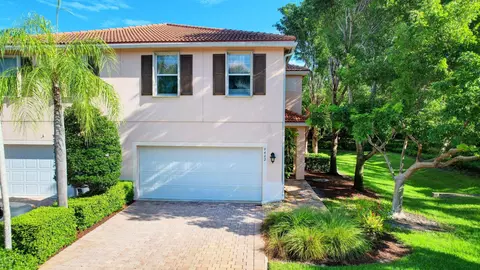 6407 Azura Lake Rd, Lake Worth, FL 33463