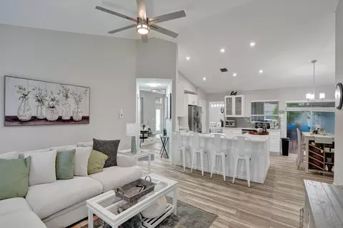 3726 Woods Walk Blvd, Lake Worth, FL 33467