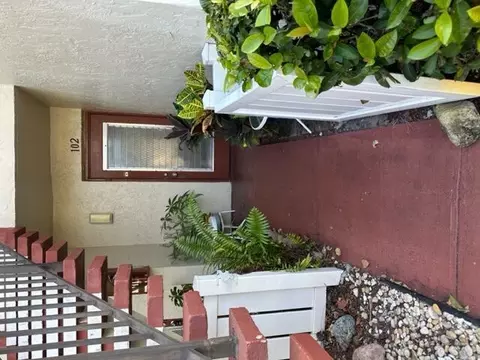 9 Willowbrook Ln #102, Delray Beach, FL 33446