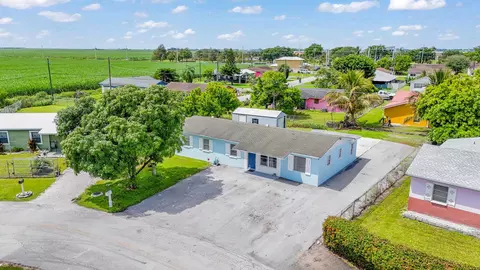 1233 Vaughn Cir, Belle Glade, FL 33430