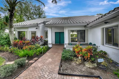31 Hampshire Ln, Boynton Beach, FL 33436