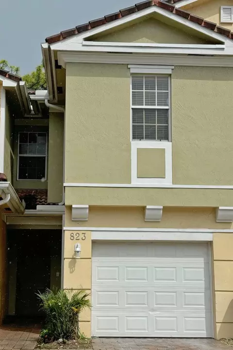 823 Pipers Cay Dr, West Palm Beach, FL 33415