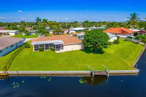 2330 Edgewater Dr, Lake Clarke Shores, FL 33406