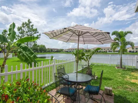 9898 E Villa Cir, Vero Beach, FL 32966