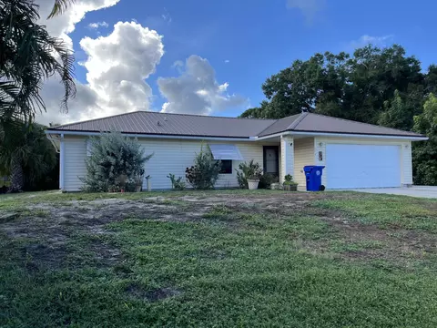 374 Benschop St, Sebastian, FL 32958