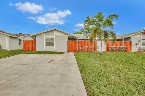 8714-8716 Satalite Ter, West Palm Beach, FL 33403