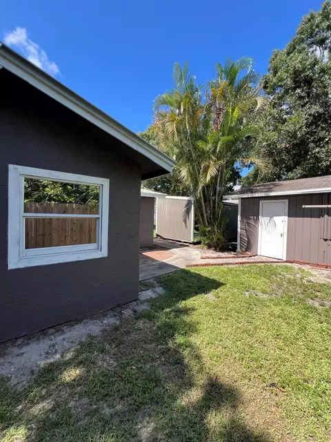 1006 Apple St, Fort Pierce, FL 34950