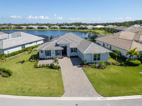 5690 Bent Pine Sq, Vero Beach, FL 32967