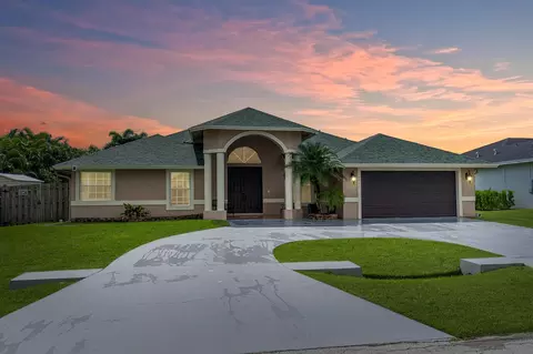 5860 NW Corso Ave, Port Saint Lucie, FL 34986