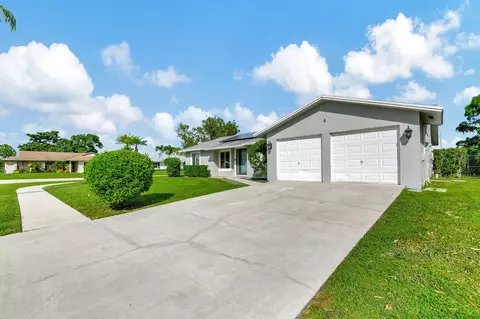 129 Barcelona Dr, Royal Palm Beach, FL 33411