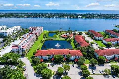 102 Half Moon Cir #E2, Hypoluxo, FL 33462
