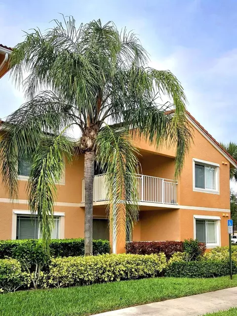 181 SW Palm Dr #207, Port Saint Lucie, FL 34986