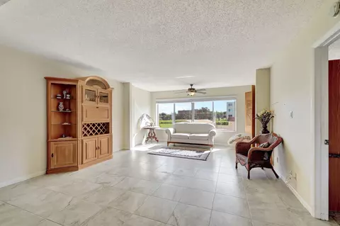 6768 10th Ave N #203, Lake Worth, FL 33467