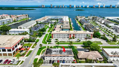 243 Castlewood Dr #7, North Palm Beach, FL 33408