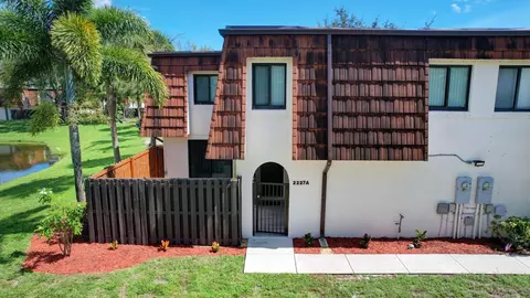2227 White Pine Cir #A, Greenacres, FL 33415
