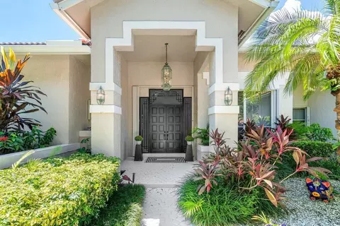 929 Parkside Cir N, Boca Raton, FL 33486