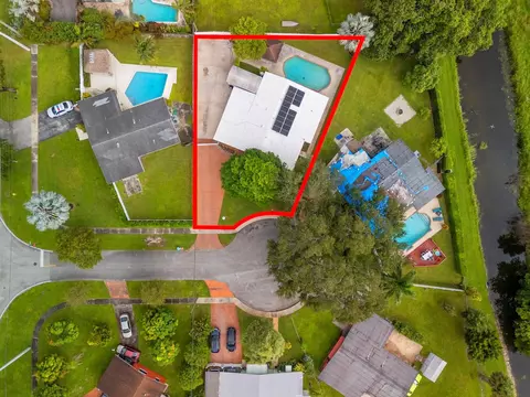5263 Redwood Pl, Plantation, FL 33317
