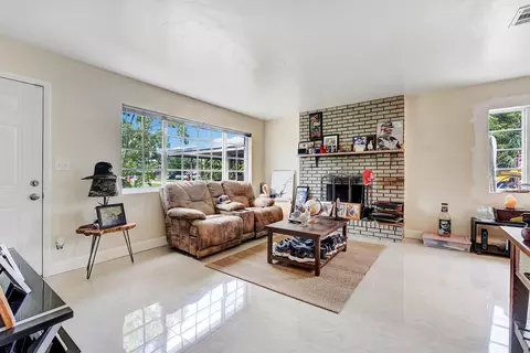 607 Aspen Rd, West Palm Beach, FL 33409
