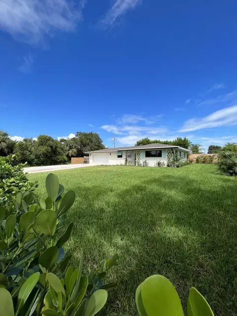 1805 NE River Ct, Jensen Beach, FL 34957