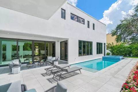 2737 NE 18th St, Fort Lauderdale, FL 33305