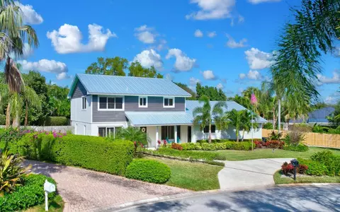 26 Rio Vista Dr, Sewalls Point, FL 34996