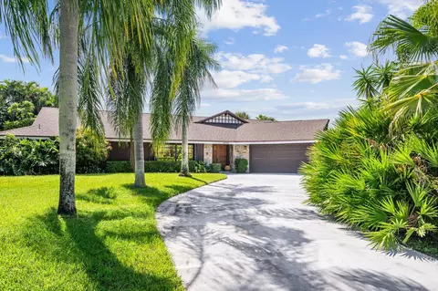 2190 NE Pinecrest Lakes Blvd, Jensen Beach, FL 34957