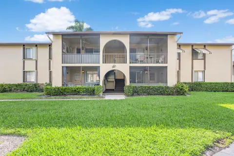 241 Pine Hov Cir #D-1, Greenacres, FL 33463