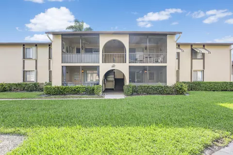 241 Pine Hov #D-1, Greenacres, FL 33463