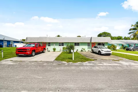 8585 SE Lyons Rd, Hobe Sound, FL 33455