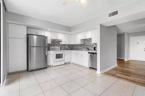 5100 Las Verdes Cir #207, Delray Beach, FL 33484