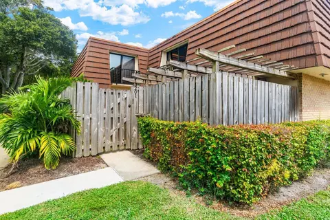 201 2nd Ln, Palm Beach Gardens, FL 33418
