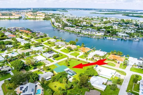 606 Tradewinds Ave, Fort Pierce, FL 34949