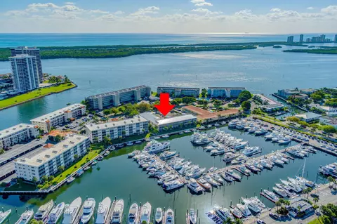 37 Yacht Club Dr #107, North Palm Beach, FL 33408