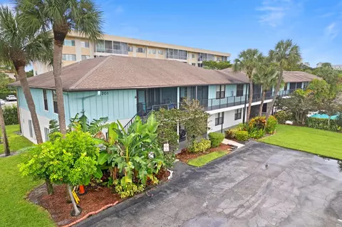 201 SW 1st St #7, Boca Raton, FL 33432