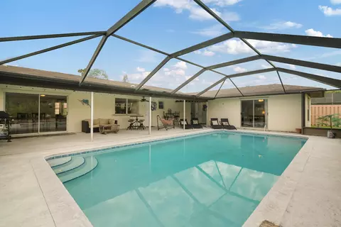 185 SE Crosspoint Dr, Port Saint Lucie, FL 34983