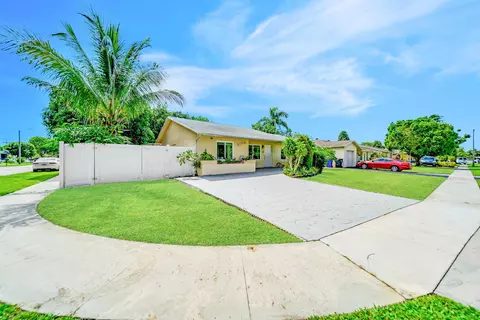 8100 SW 9th Ct, North Lauderdale, FL 33068