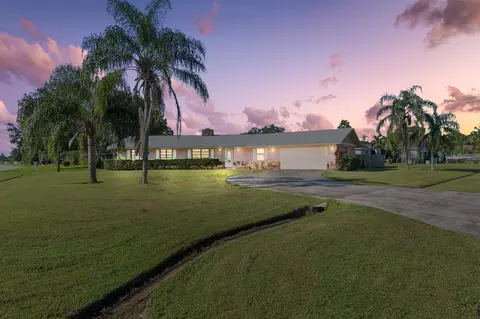 1302 SE Coral Reef St, Port Saint Lucie, FL 34983