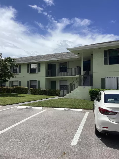 201 Sabal Ridge Cir #C, Palm Beach Gardens, FL 33418