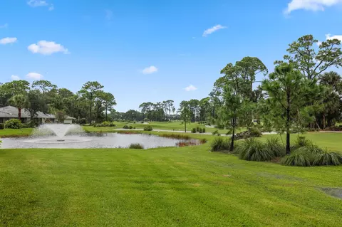 816 Club Dr, Palm Beach Gardens, FL 33418