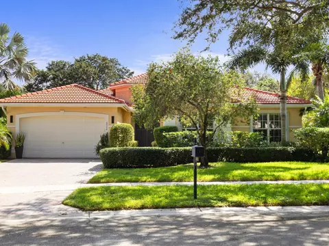 6904 Molakai Cir, Boynton Beach, FL 33437