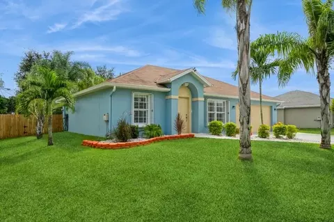 165 NW Peach St, Port Saint Lucie, FL 34983