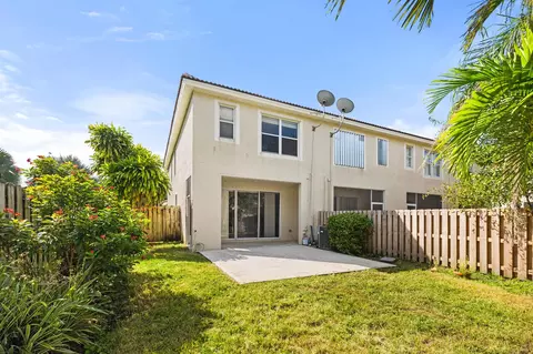 9651 Lago Dr, Boynton Beach, FL 33437