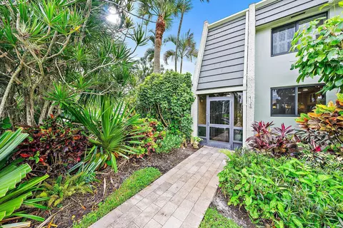 4128 Tivoli Ct, Lake Worth, FL 33467