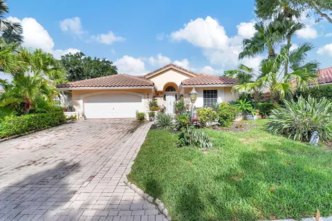 8431 Compass Dr, Boynton Beach, FL 33436