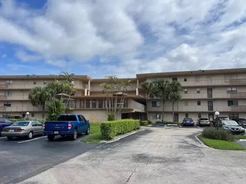 9300 SW 8th St #218, Boca Raton, FL 33428